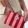Toilettasje brede strepen | Rood roze